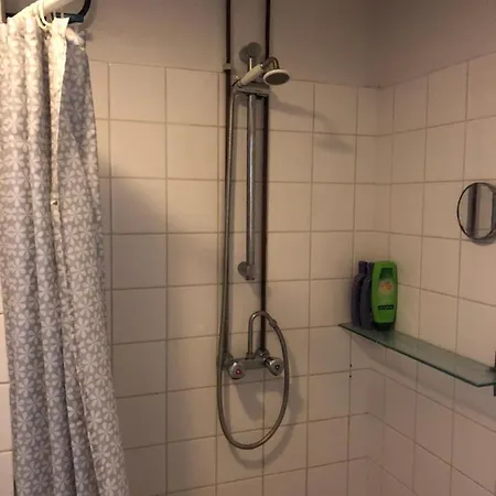 House With Garden, 10 Min From Centre דירה